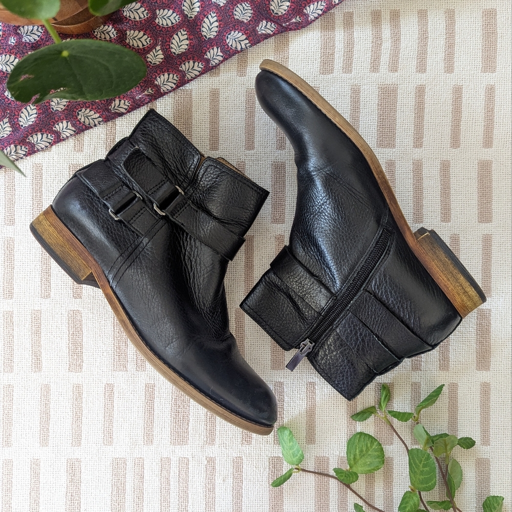 Franco Sarto | Harwick | Buckle Detail Leather Bootie